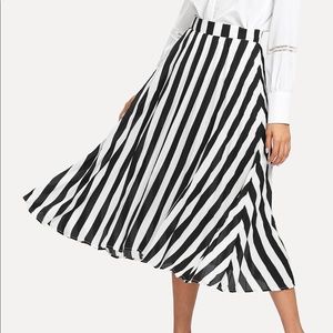 Waist banded long striped skirt SizeL